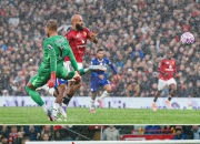 开云平台-切尔西遭遇偶有败绩，英超卫冕形势堪忧