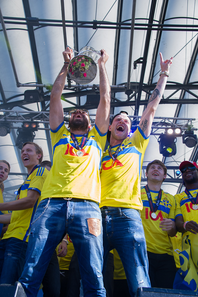 包含瑞典足球联赛揭幕战引爆热潮,球迷狂热支持的词条 包含瑞典足球联赛揭幕战引爆热潮,球迷狂热支持的词条