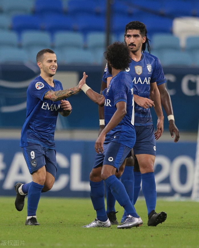 破镜重圆，球员各自退赛后成功合作再现胜利的简单介绍