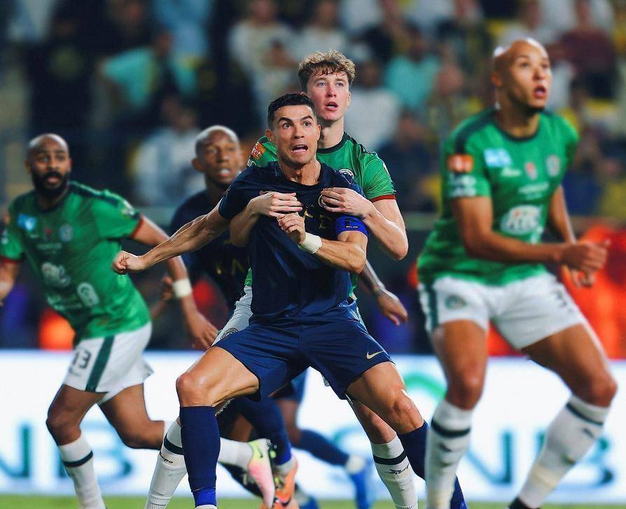 关于热那亚客场大胜：福洛雷斯打入制胜进球帮球队取得胜利的信息