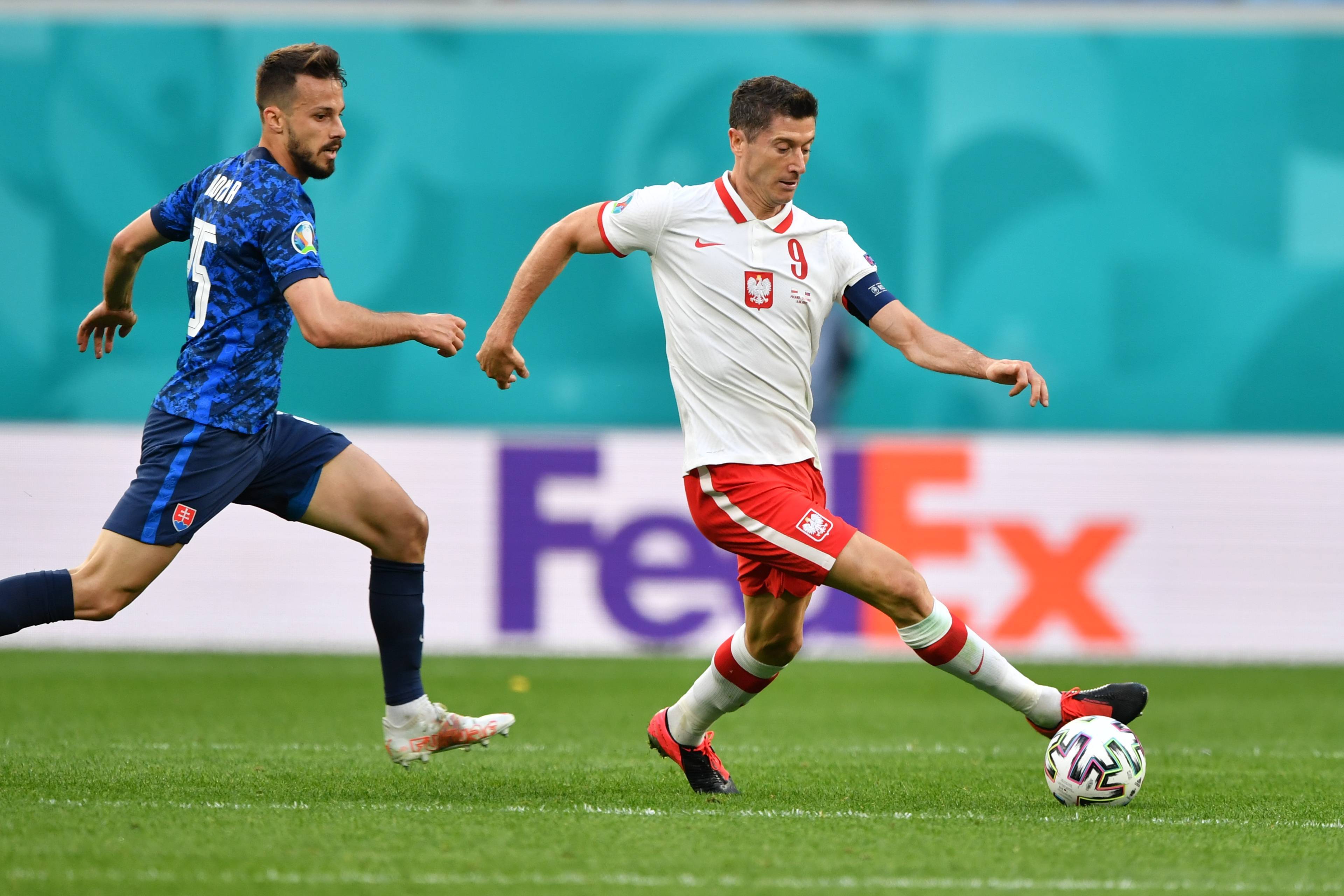 关于荷兰队对阵波兰队，胜负难分引人猜想的信息