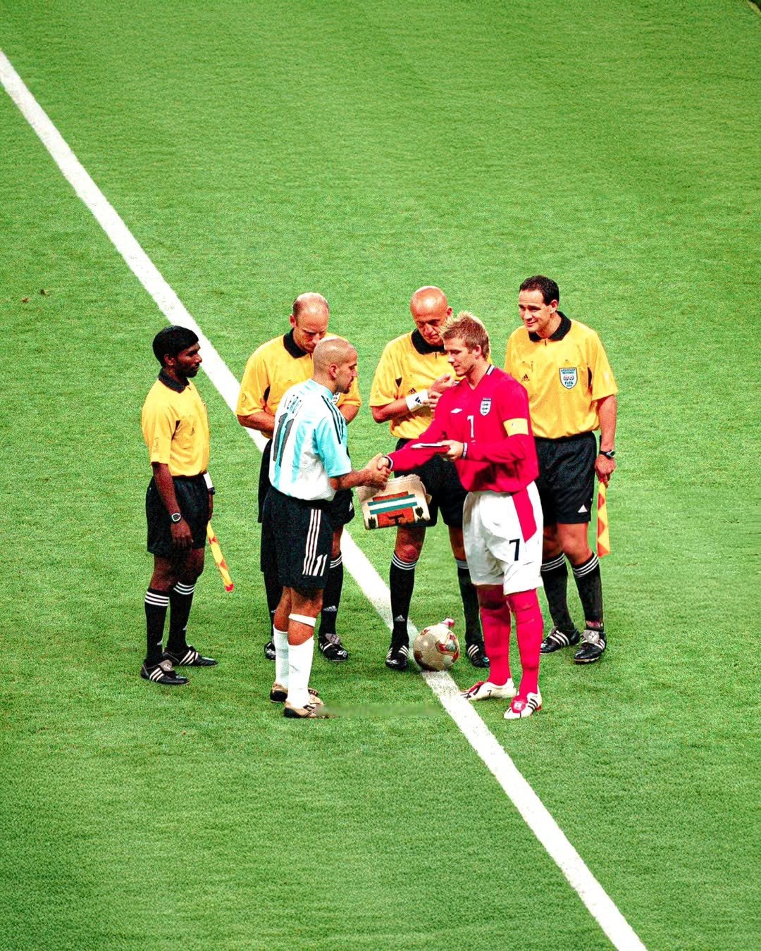 包含意大利与英格兰匹敌，晋级之路艰险的词条