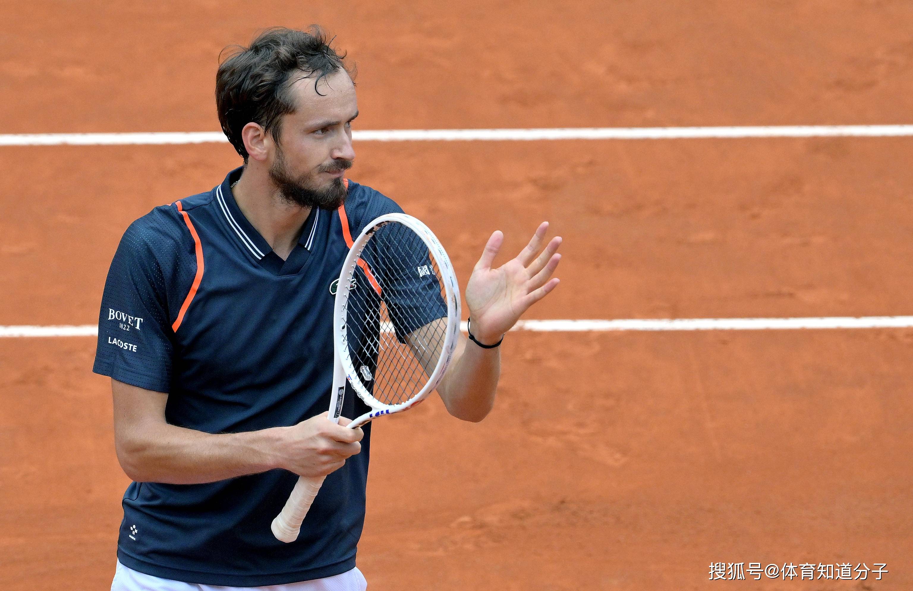 关于温网险胜法网，梅德韦杰夫高光表现的信息