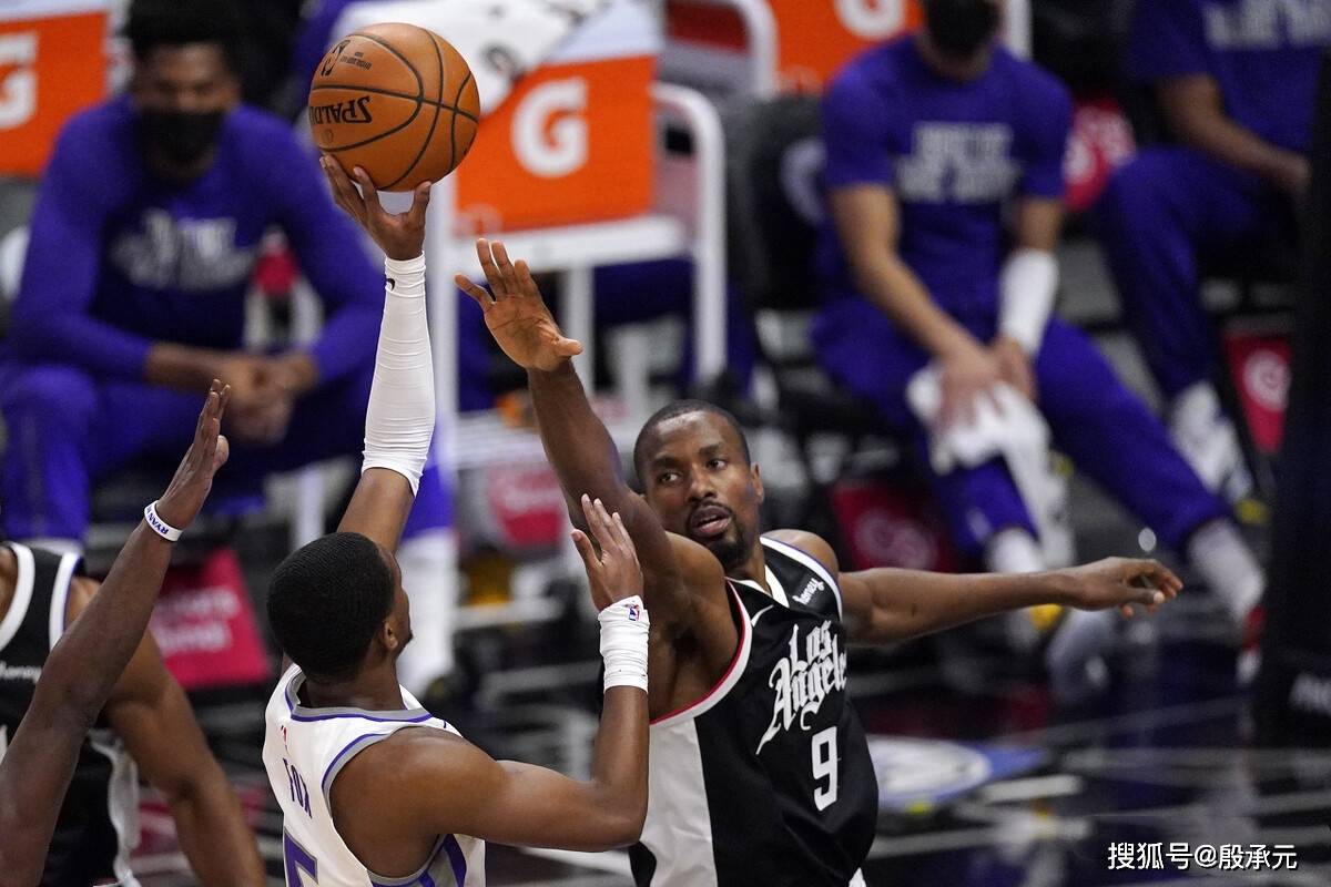 尼克斯完胜快船，赵继伟点燃赛场