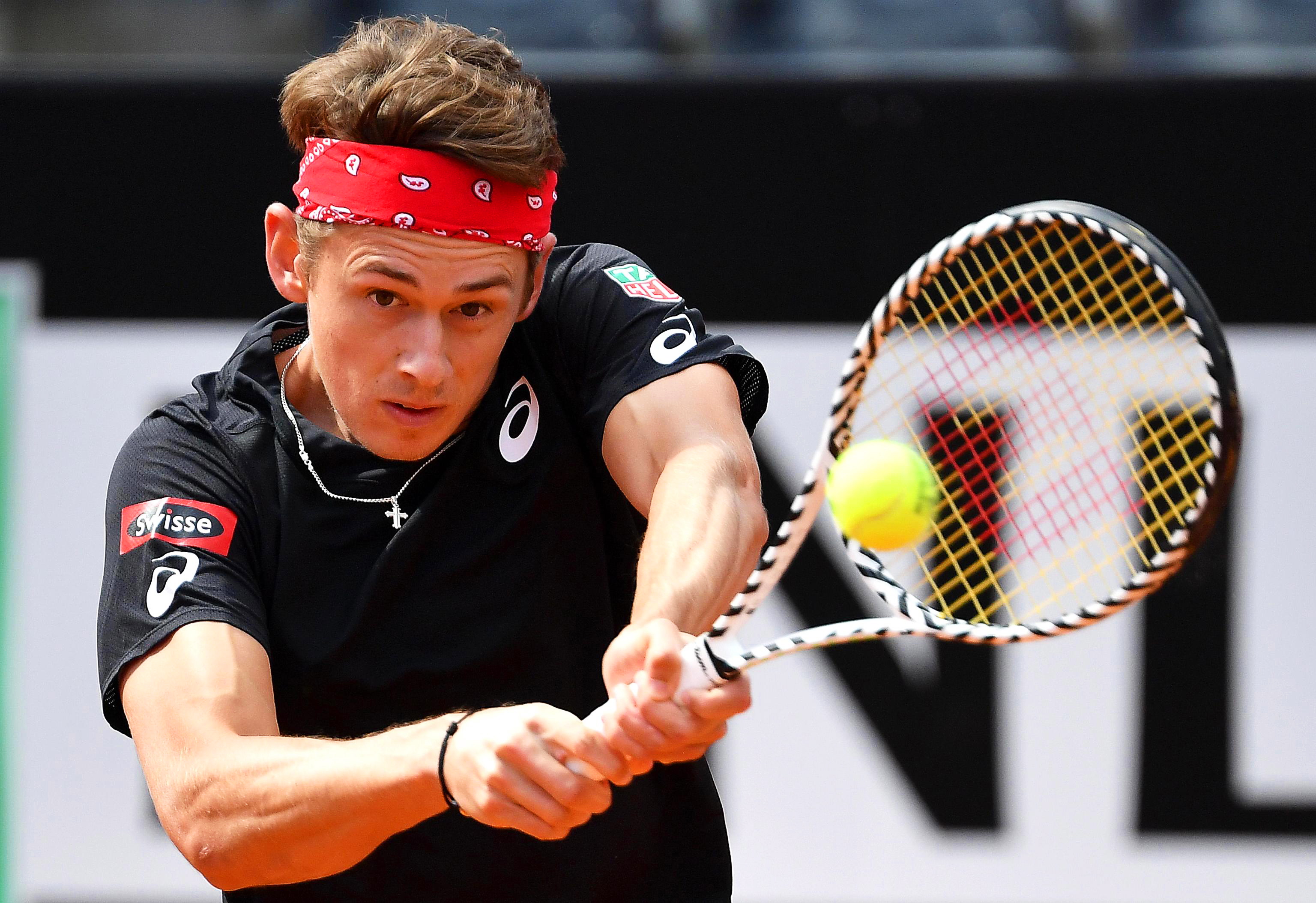 包含意大利网球队横扫日本网球队，费德勒三分雨点燃全场的词条