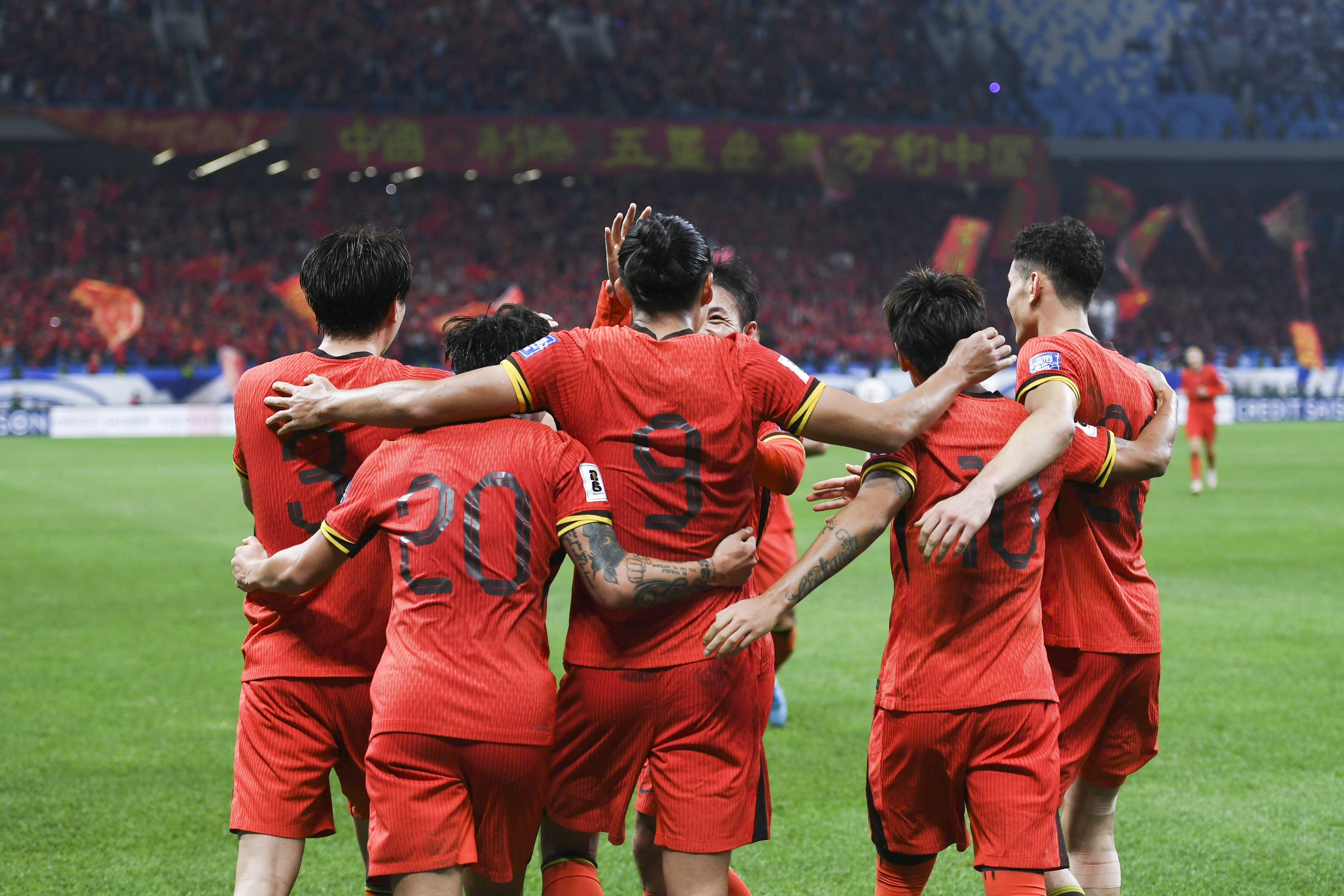 本土足球顶级联赛队伍备战重要国际赛事的简单介绍