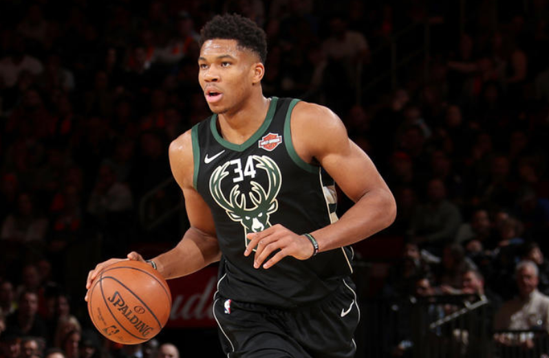 关于阿尔哈吉勒贝尔成德年度防守状元，带领湖人击败步行者的信息