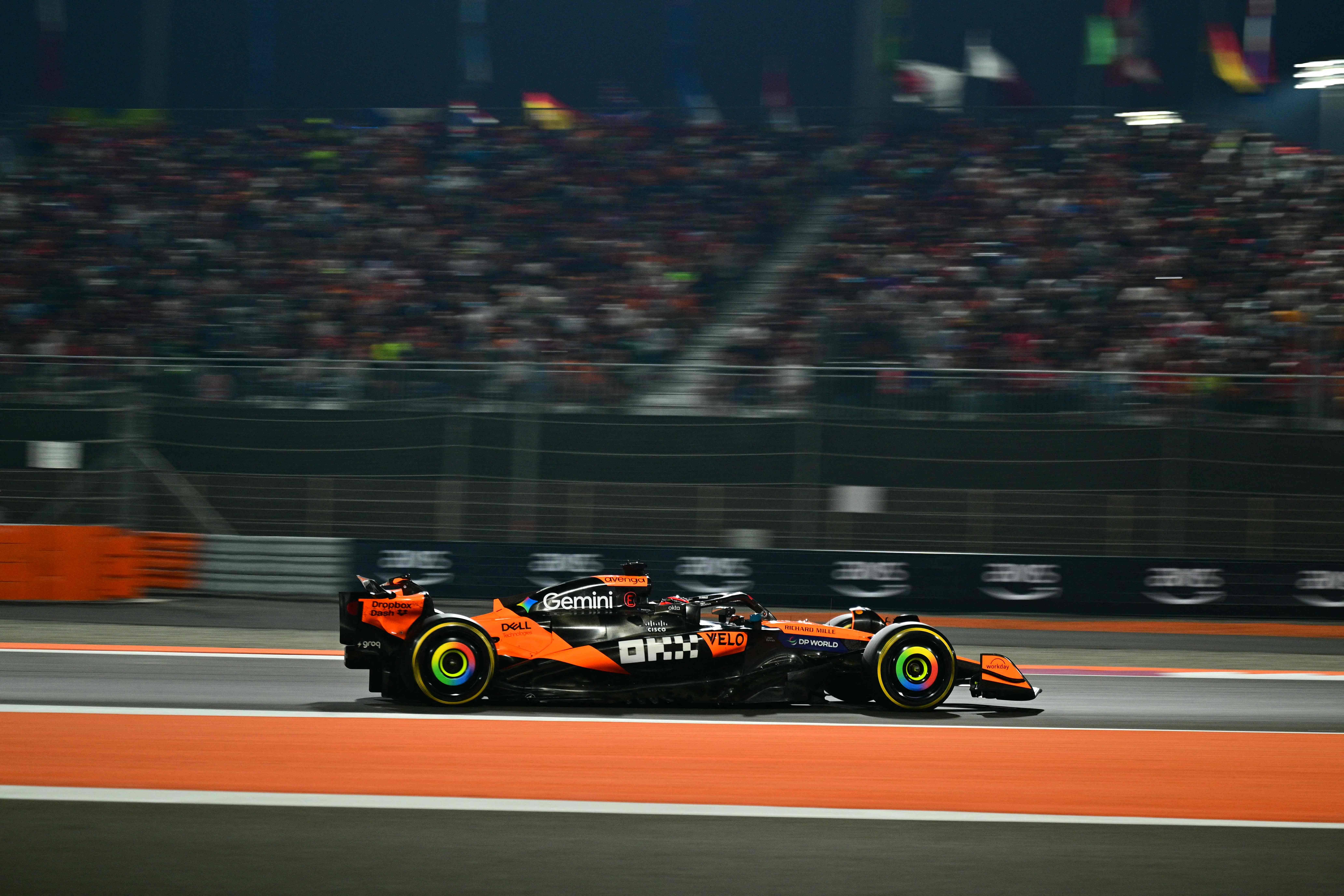 包含索伯车队碾压威廉姆斯，塞恩斯关键制胜的词条