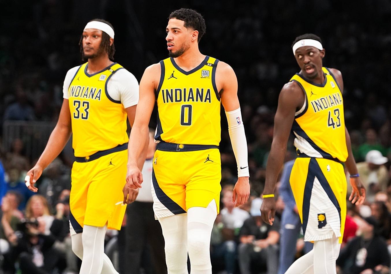 步行者爆冷加拿大男篮，西蒙斯三分雨点燃全场的简单介绍