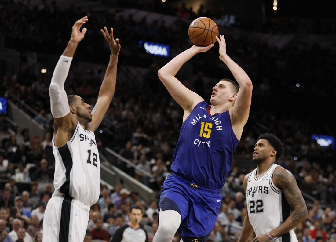 关于猛龙强势马刺，萨姆·米切尔三分雨点燃全场的信息