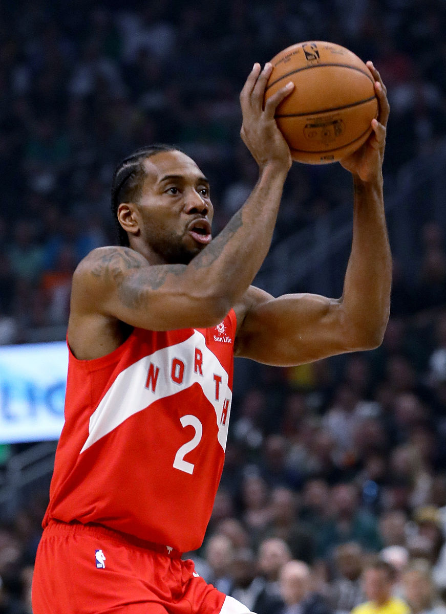 猛龙险胜广东队，克莱点燃赛场