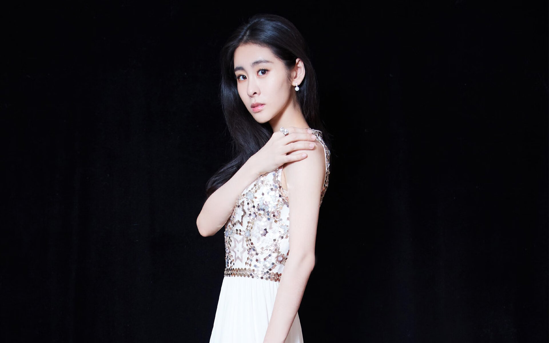 当中国速度驶入阿尔卑斯，库尔图瓦在F1奥地利揭幕战上演接管式胜利