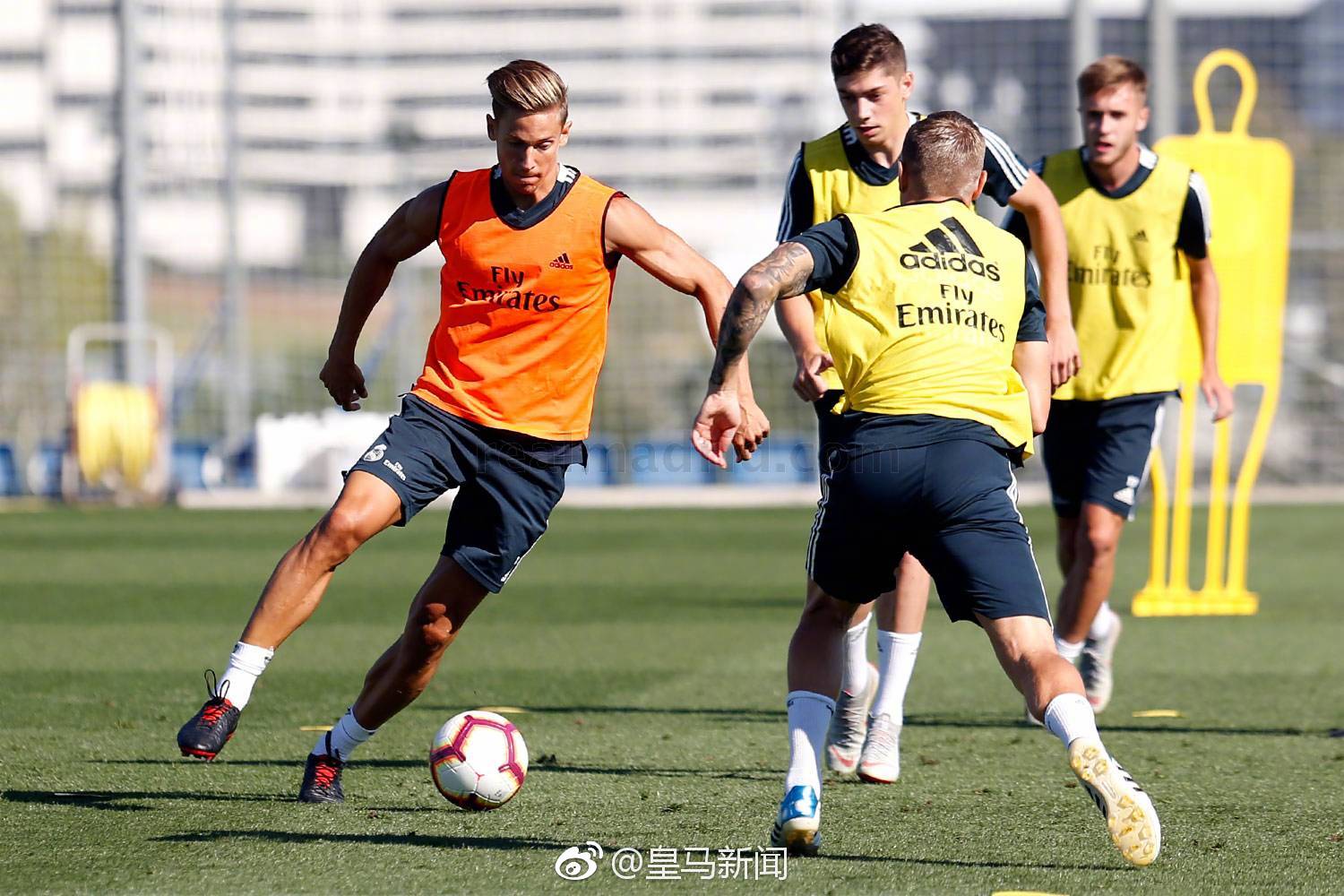 包含里昂挑战尤文图斯，全队备战士气高昂的词条