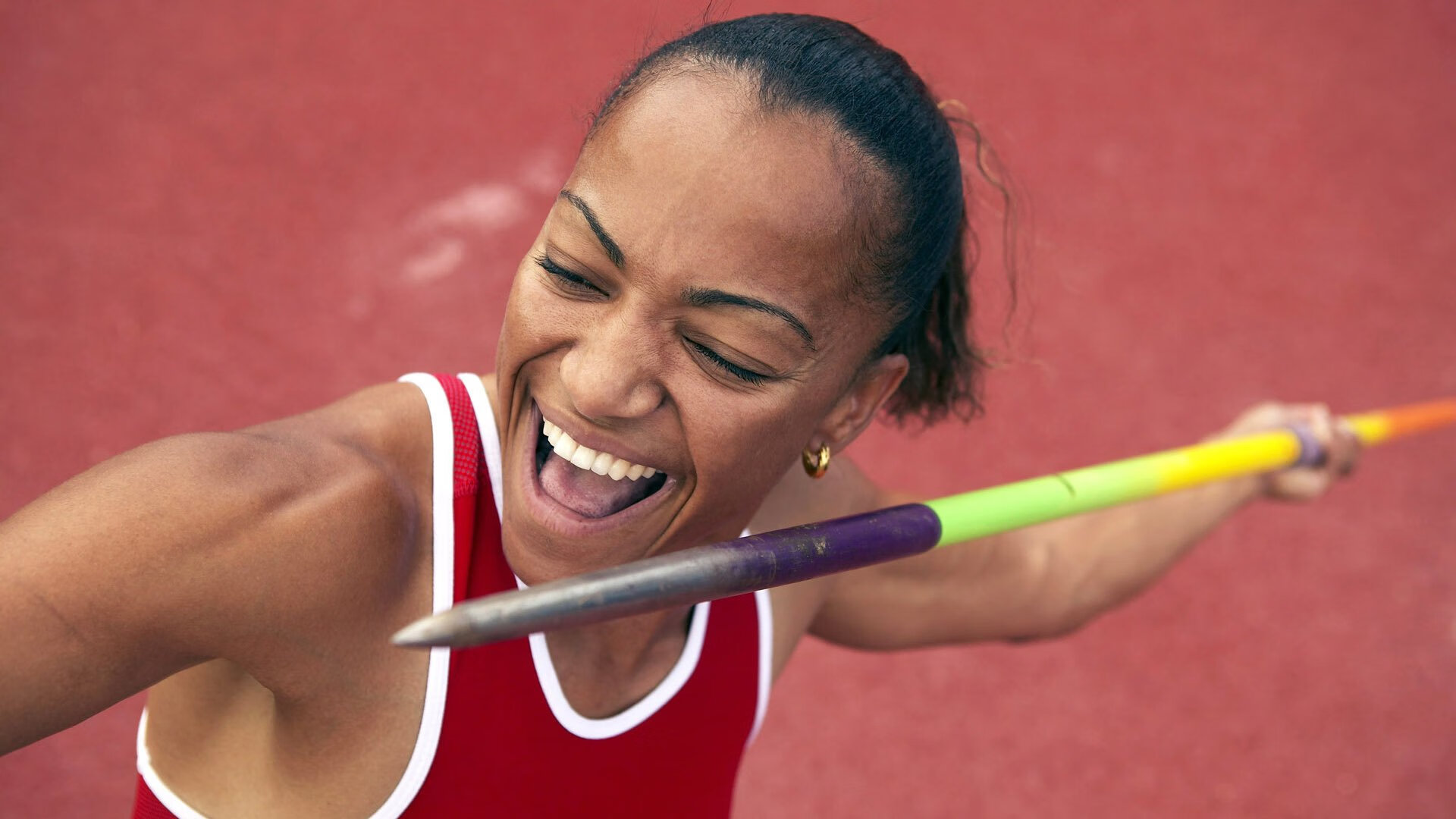 赛道与球场的双重奏,F1街道赛焦点战与湖人全面压制北京队的启示