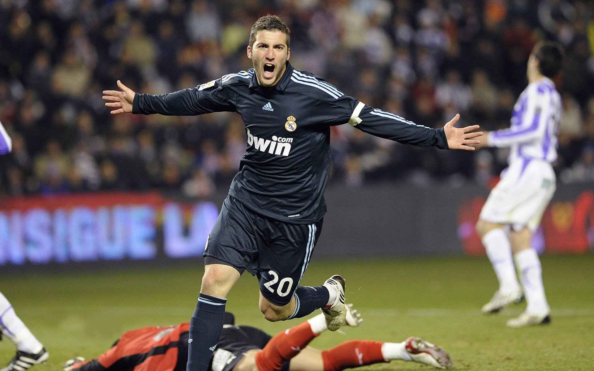 坎特持续制造杀伤，哥斯达黎加式战术如何击溃莱比锡红牛