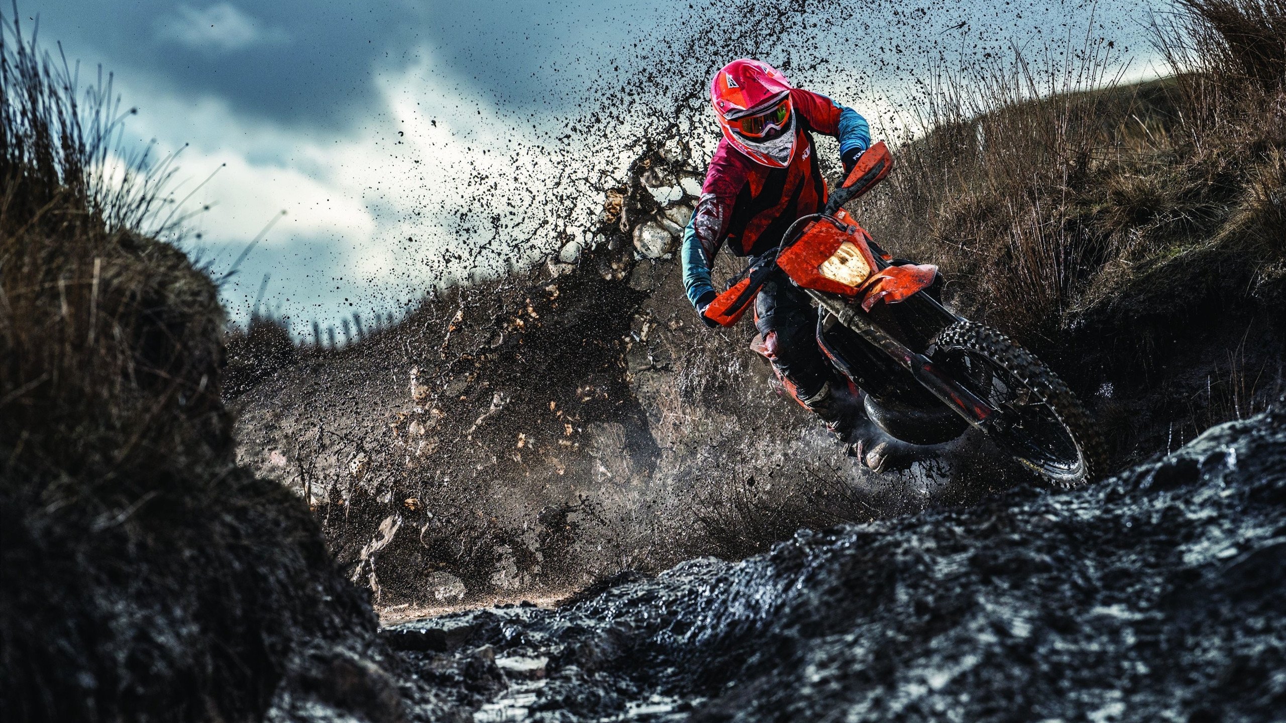 赛道与球场，当F1年度争冠焦点战遇上澳大利亚加时取胜亚特兰大